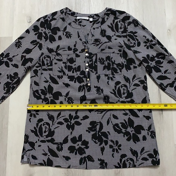 Black and White Pattern Top - Picture 11 of 13